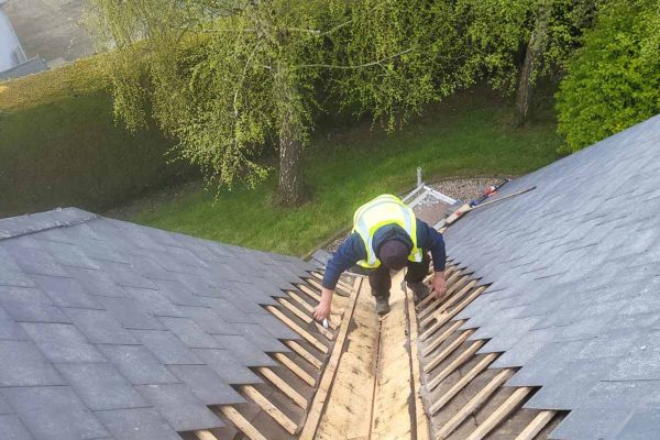 Fixing tiles